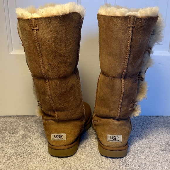 UGG Tall Suede Shearling Boots  Women’s Sz 9 - Picture 3 of 7